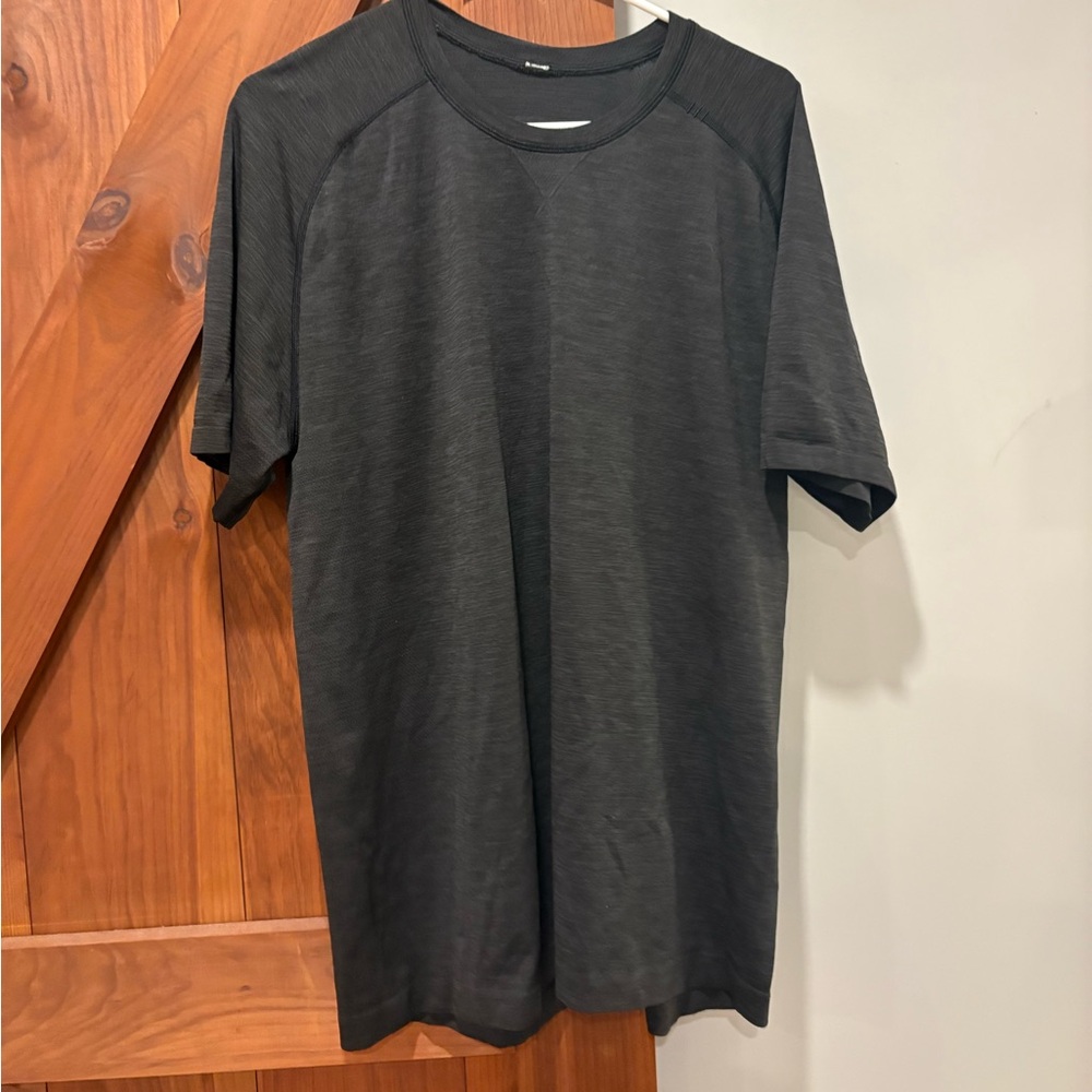 Black heathered metal vent short sleeve shirt